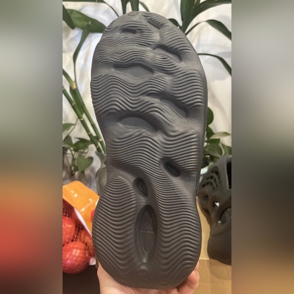 NO BOX New With Tags Onyx Adidas Yeezy Foam Runner - Picture 4 of 4